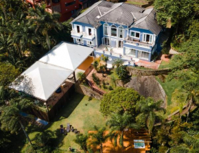 Mansion with Private Beach, 9 Bedrooms, Swimming Pool, Jacuzzi, 10 min from Jurerê, Insta LeoLopesRamos
